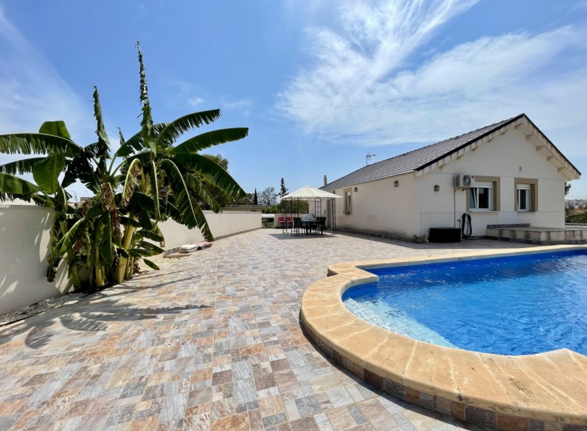 Herverkoop - Villa - Torrevieja - Los Balcones