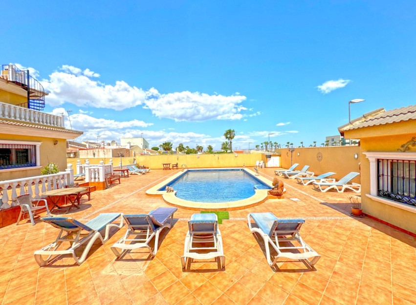 Herverkoop - Villa - Torrevieja - Los Balcones