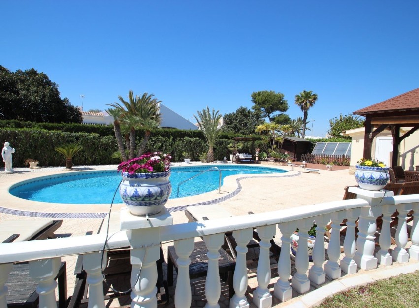 Herverkoop - Villa - Torrevieja - Punta Prima