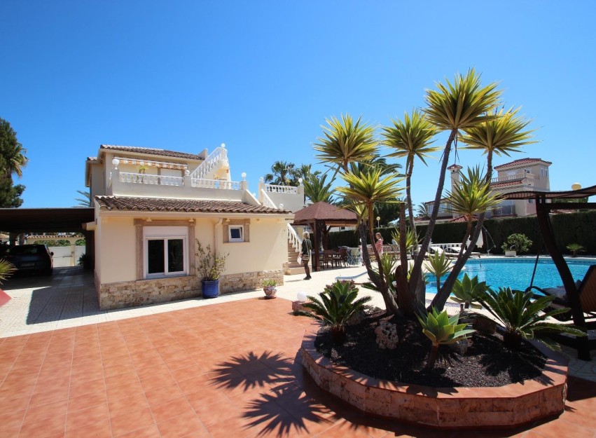 Herverkoop - Villa - Torrevieja - Punta Prima