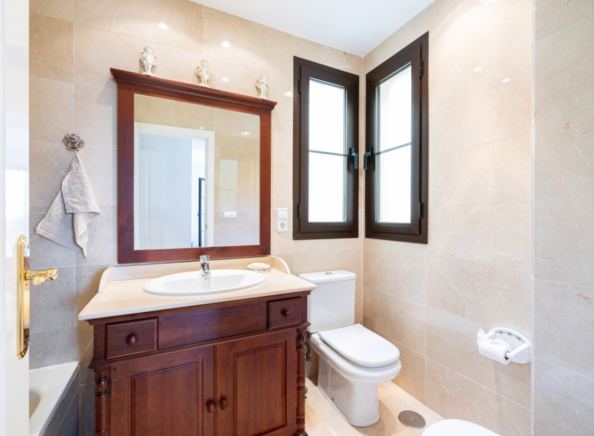 Resale - Apartment - Benahavis - Los Arqueros