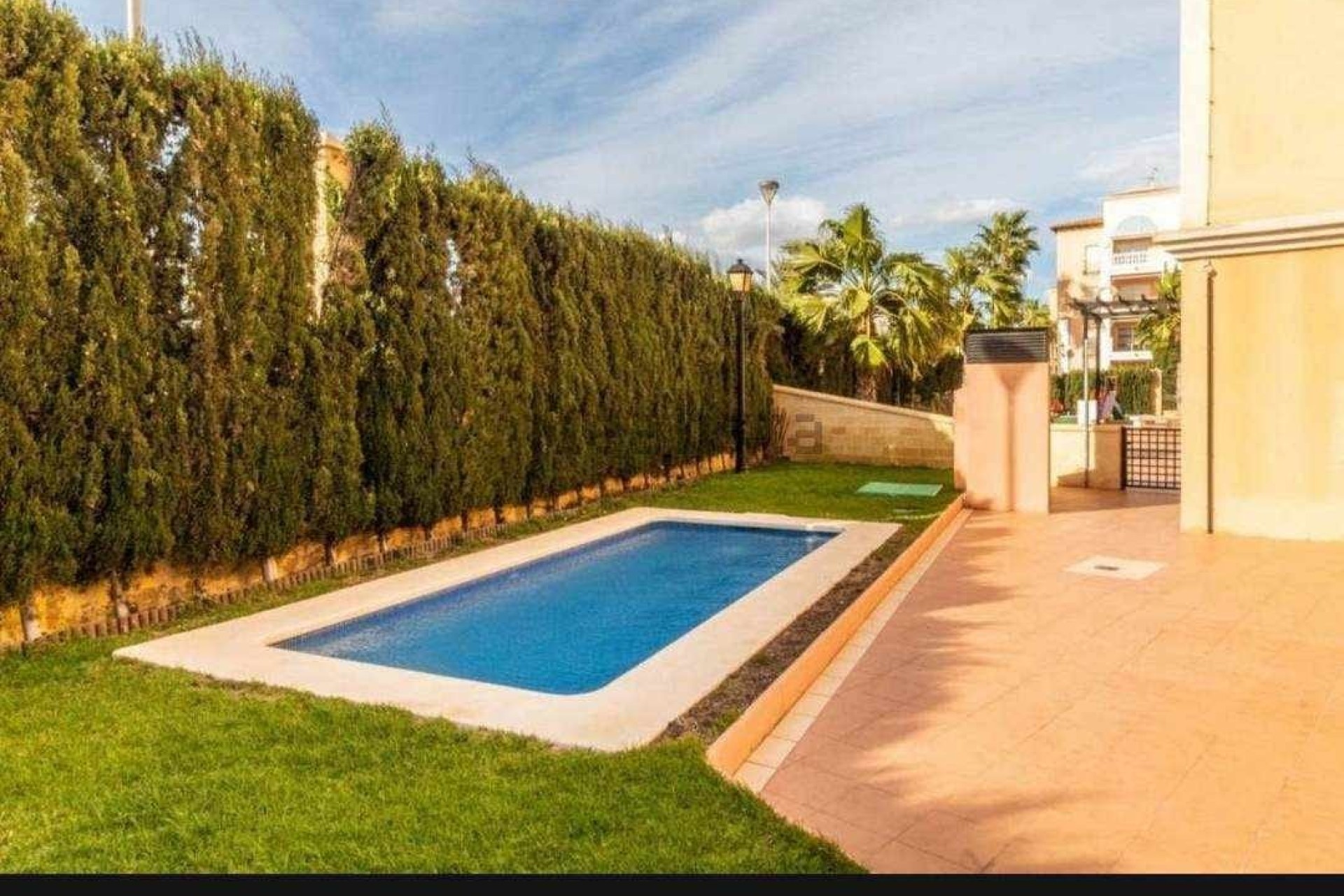 Resale - Apartment - Torrevieja - Playa Los Locos