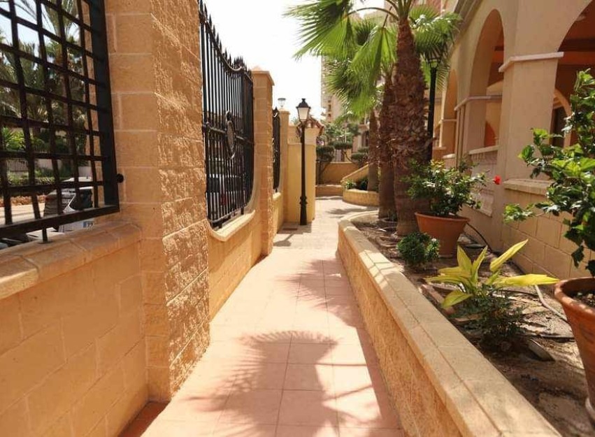Resale - Apartment - Torrevieja - Playa Los Locos