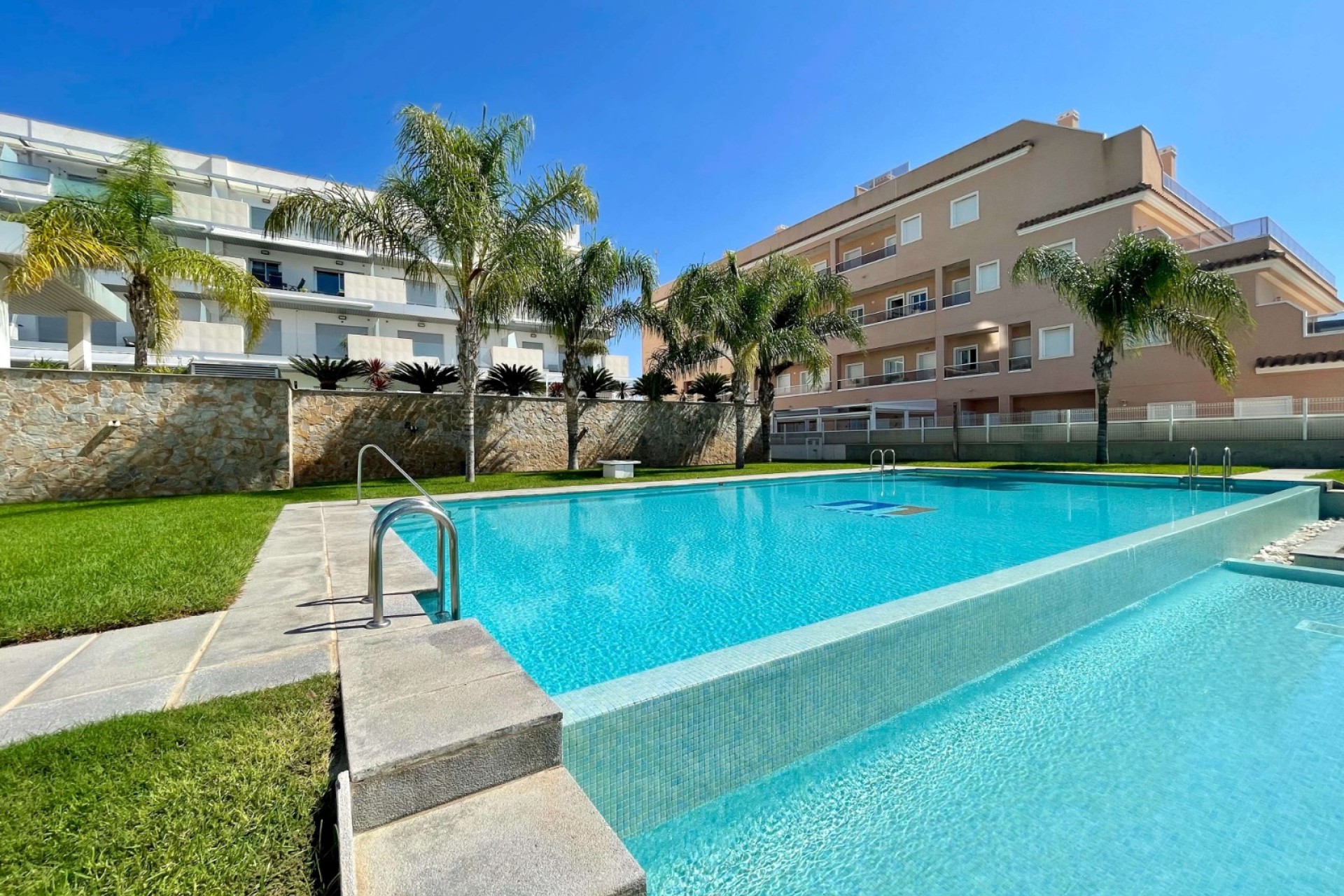 Resale - Apartments - Orihuela Costa - Villamartín