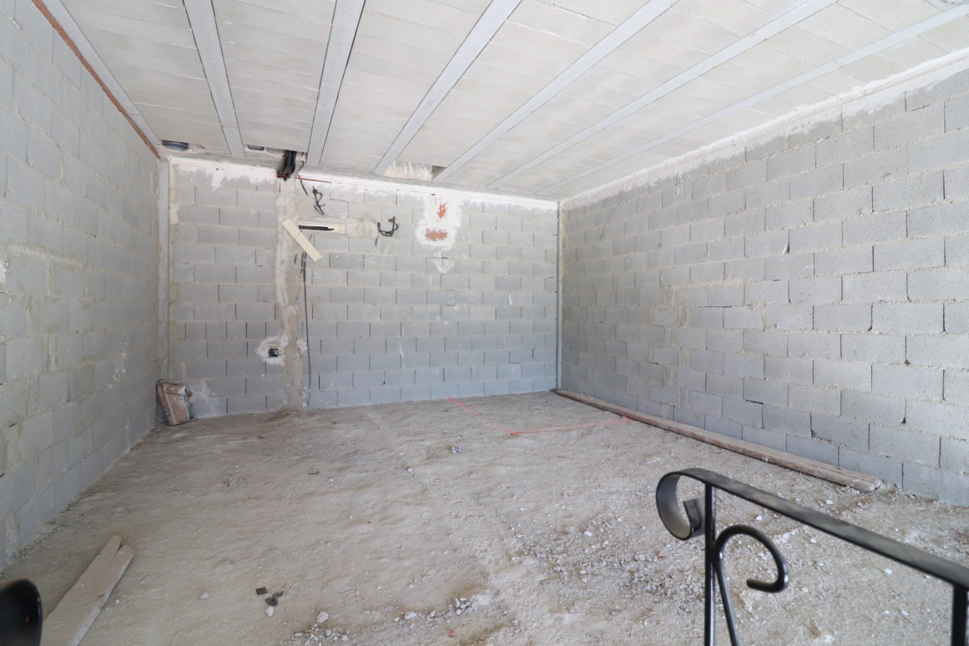 Resale - Commercial - Benimar
