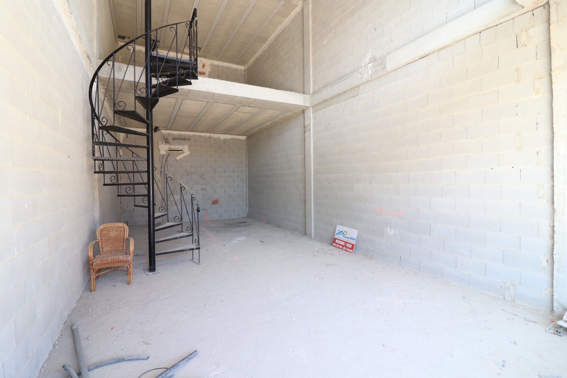 Resale - Commercial - Benimar