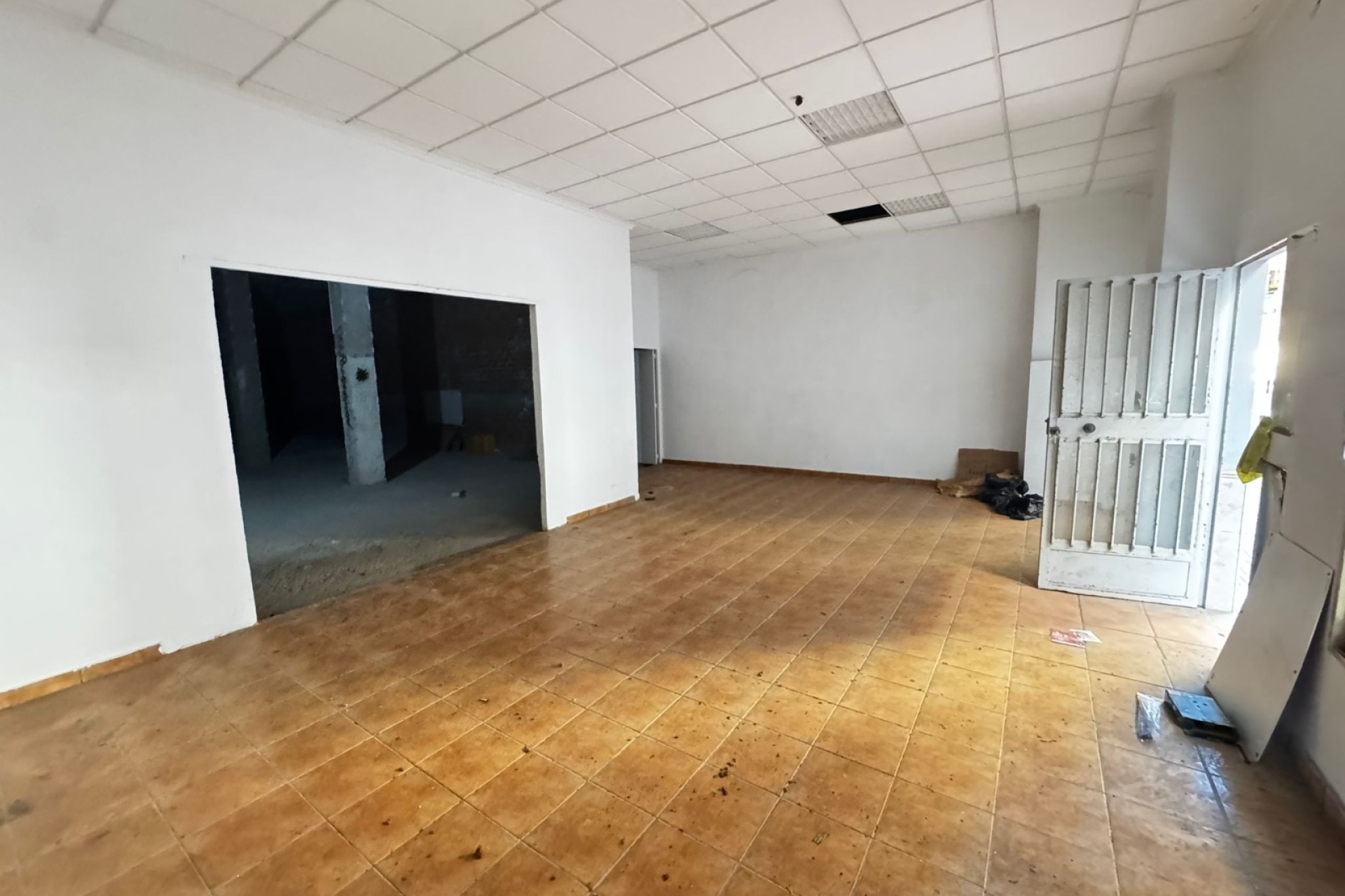 Resale - Commercial - Torrevieja - Playa de los Locos