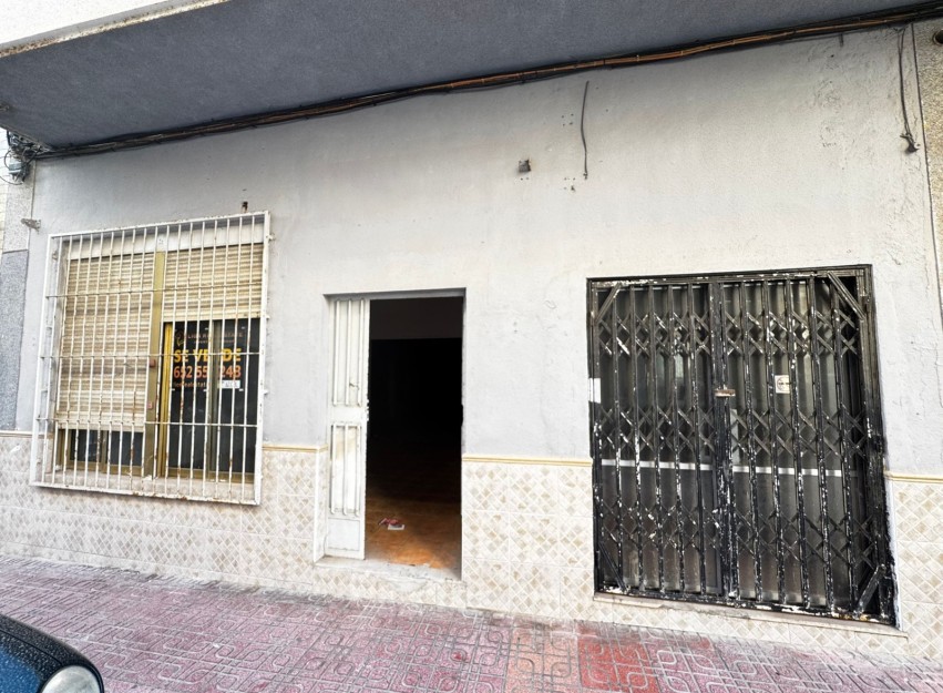 Resale - Commercial - Torrevieja - Playa de los Locos