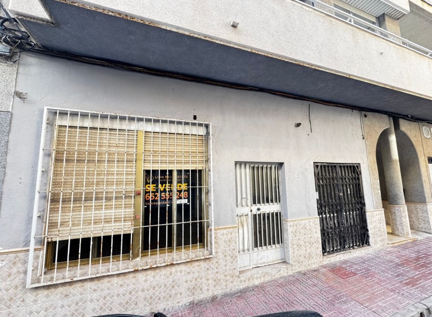 Resale - Commercial - Torrevieja - Playa de los Locos