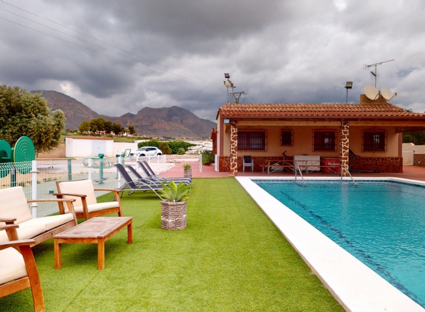 Resale - Villa - Aguilas