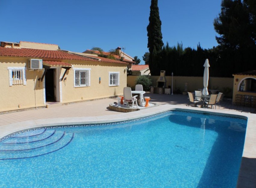 Resale - Villa - Alfas del Pí - Urbanizaciones