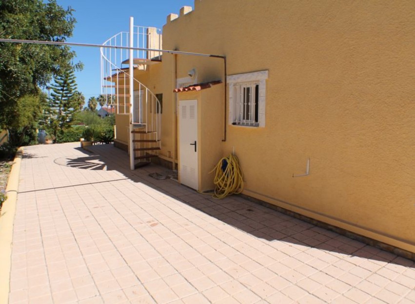 Resale - Villa - Alfas del Pí - Urbanizaciones
