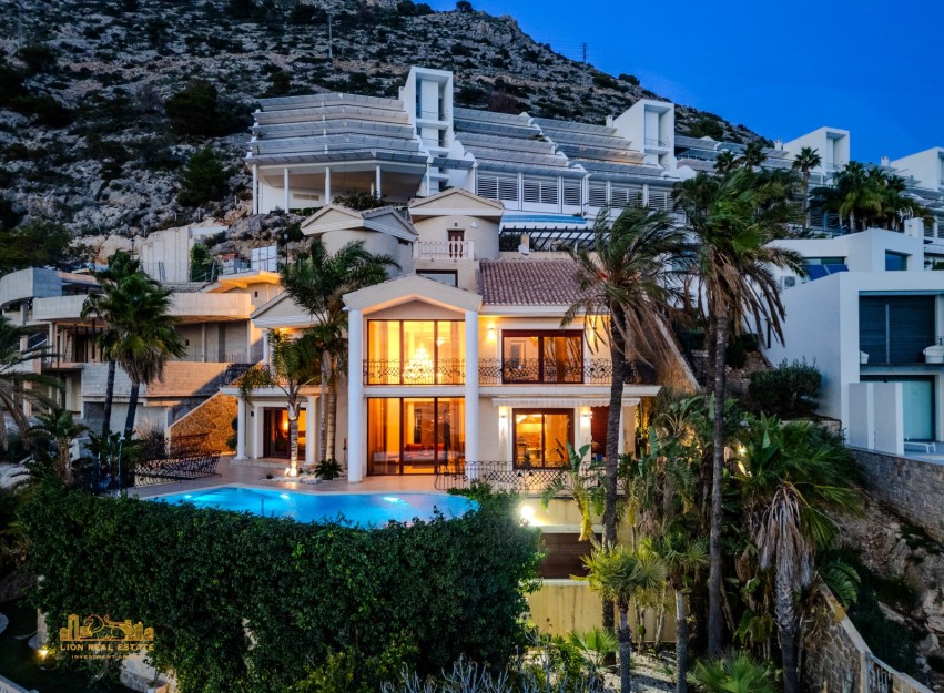 Resale - Villa - Altea