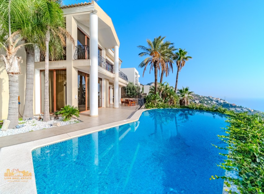Resale - Villa - Altea