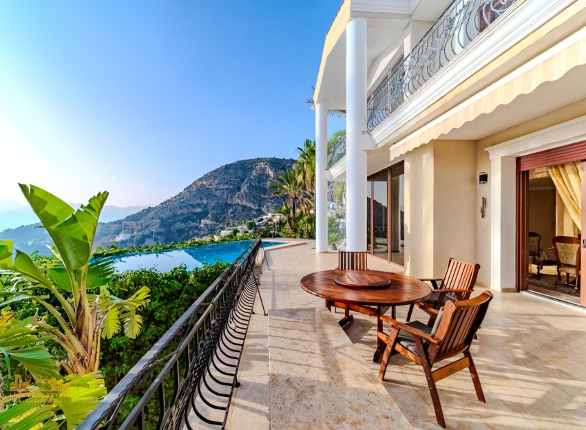 Resale - Villa - Altea