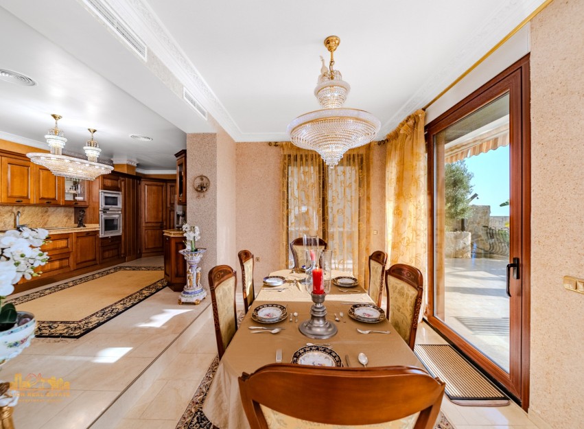 Resale - Villa - Altea