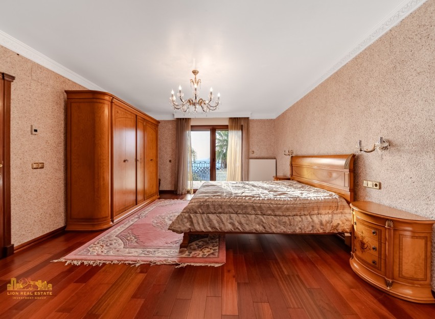 Resale - Villa - Altea