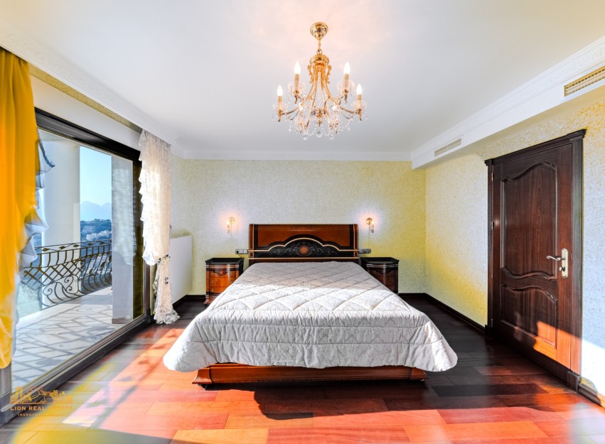 Resale - Villa - Altea