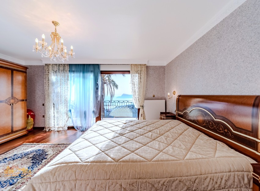 Resale - Villa - Altea