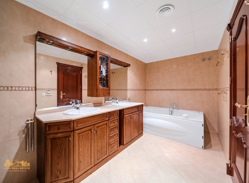 Resale - Villa - Altea
