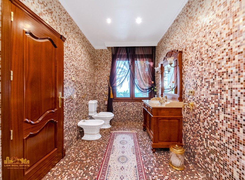 Resale - Villa - Altea