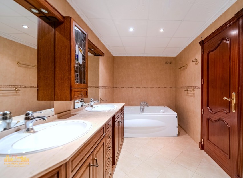 Resale - Villa - Altea