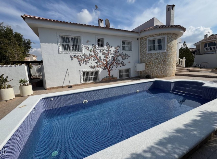 Resale - Villa - Benijofar
