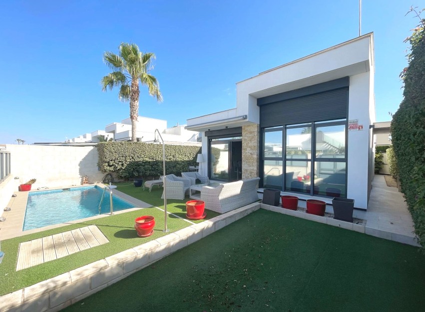 Resale - Villa - Ciudad Quesada - Pueblo Bravo