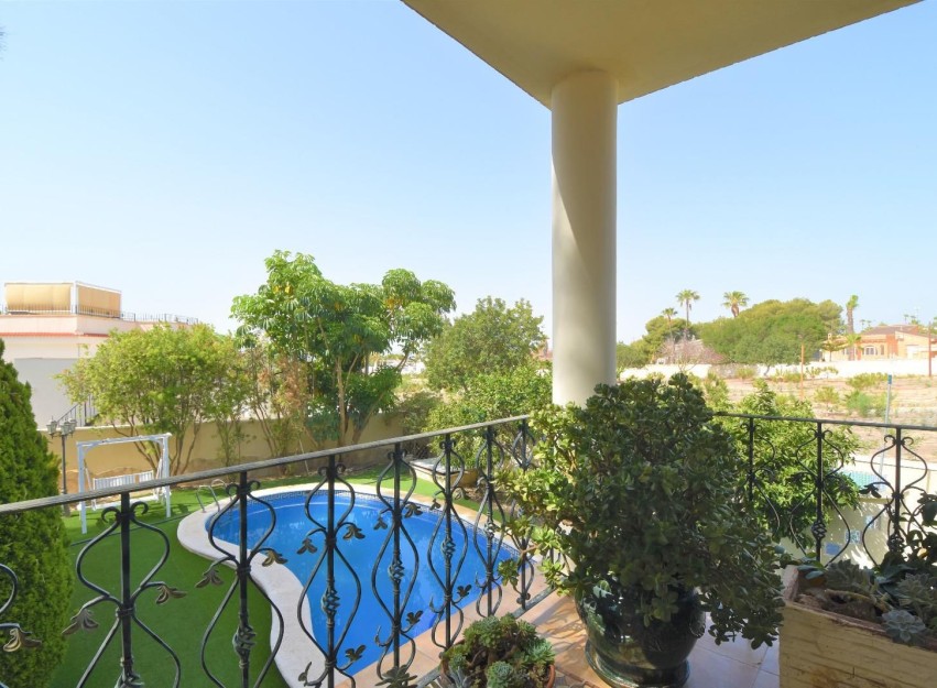 Resale - Villa - Ciudad Quesada - Urbanizaciones