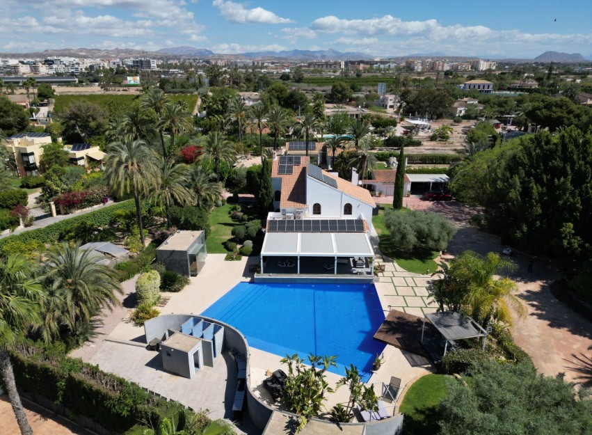 Resale - Villa - Elche