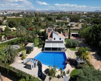 Resale - Villa - Elche