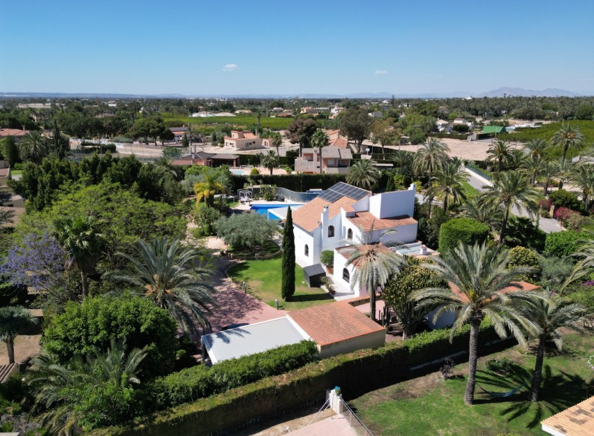 Resale - Villa - Elche