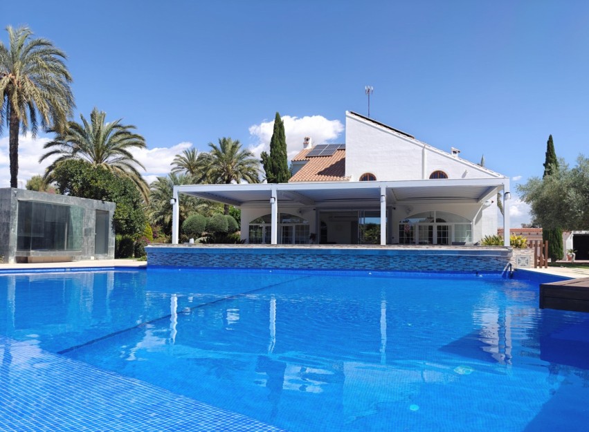 Resale - Villa - Elche