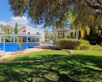 Resale - Villa - Elche