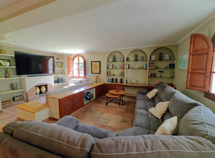 Resale - Villa - Elche