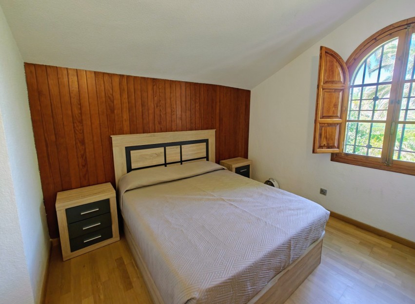 Resale - Villa - Elche