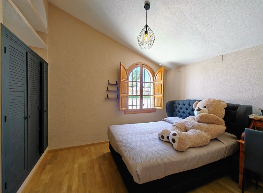 Resale - Villa - Elche