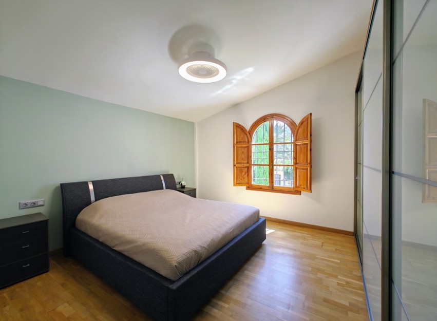 Resale - Villa - Elche