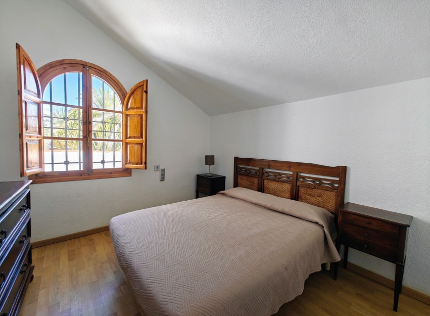 Resale - Villa - Elche