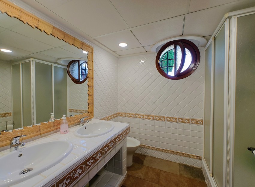 Resale - Villa - Elche