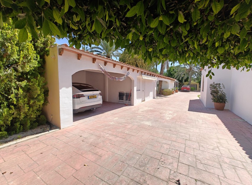 Resale - Villa - Elche