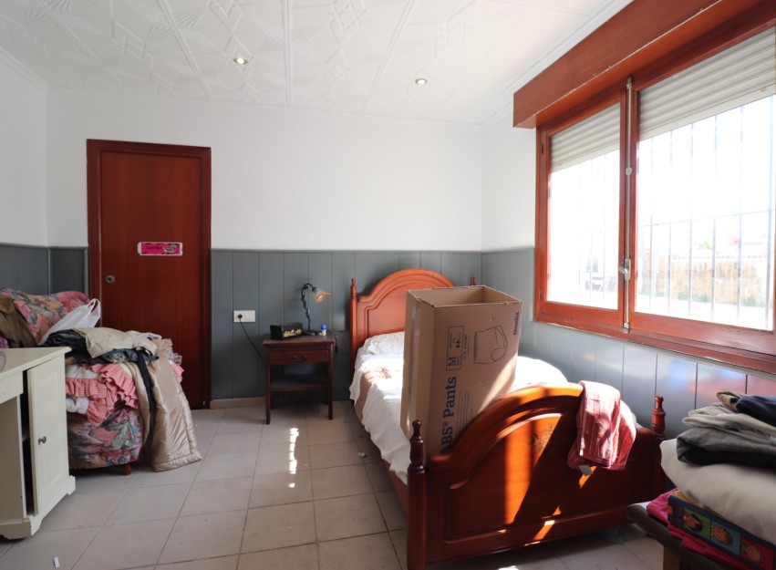 Resale - Villa - Heredades - Heradades