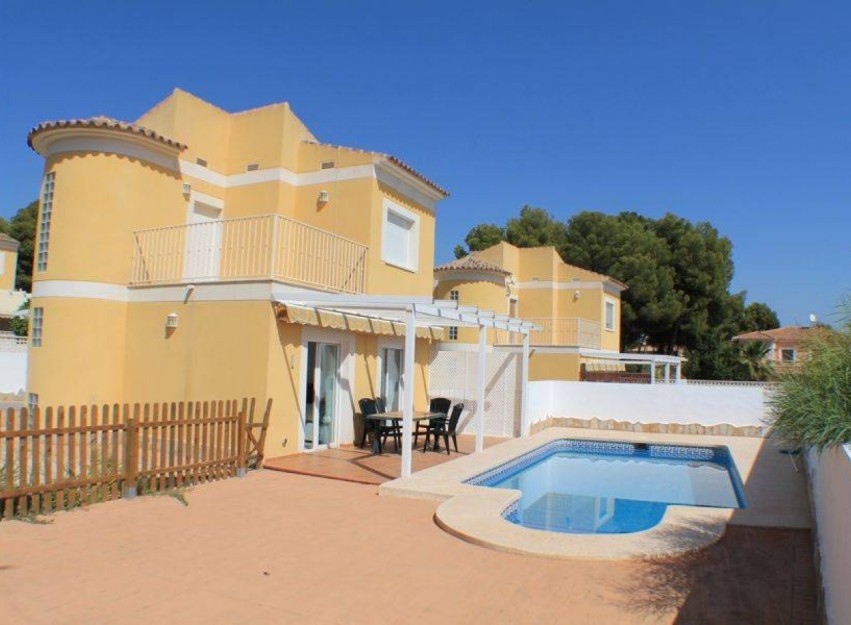 Resale - Villa - La Nucía - Urbanizaciones