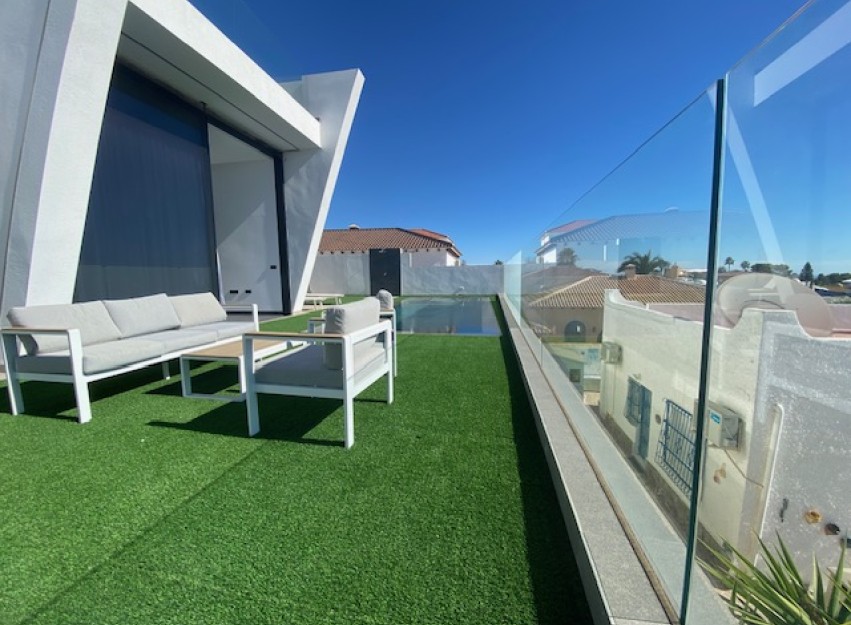 Resale - Villa - Los Balcones - Los Altos del Edén - Los Altos