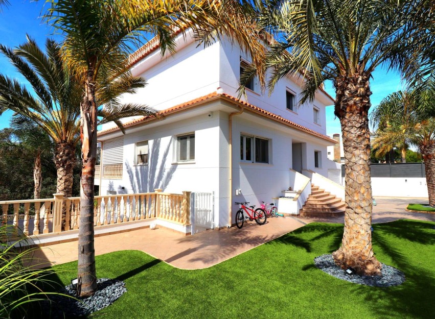 Resale - Villa - Orihuela Costa - Campoamor
