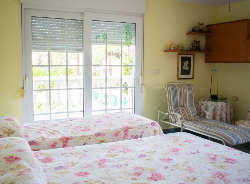 Resale - Villa - Orihuela Costa - MUY CERCA DE LA PLAYA