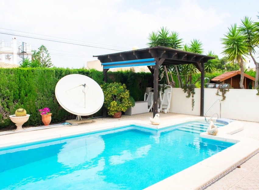 Resale - Villa - Orihuela Costa - MUY CERCA DE LA PLAYA