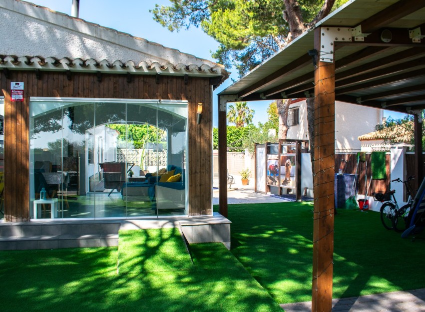 Resale - Villa - Orihuela Costa - Punta Prima