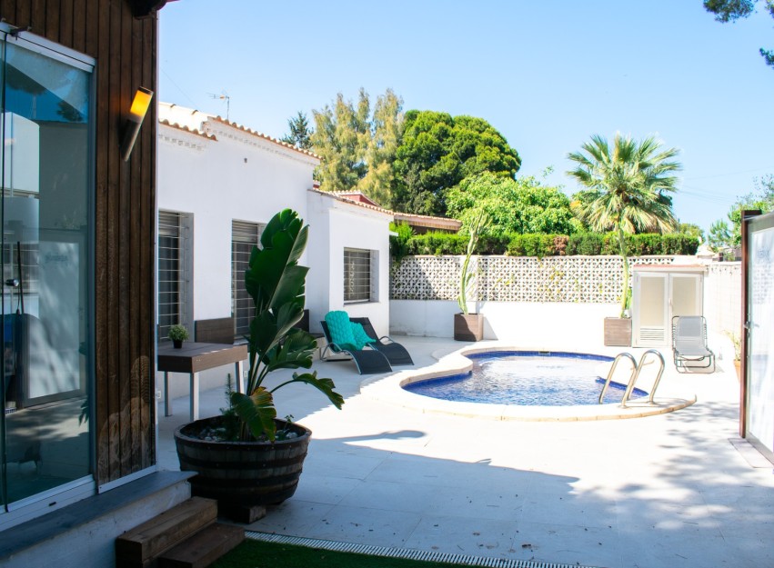 Resale - Villa - Orihuela Costa - Punta Prima
