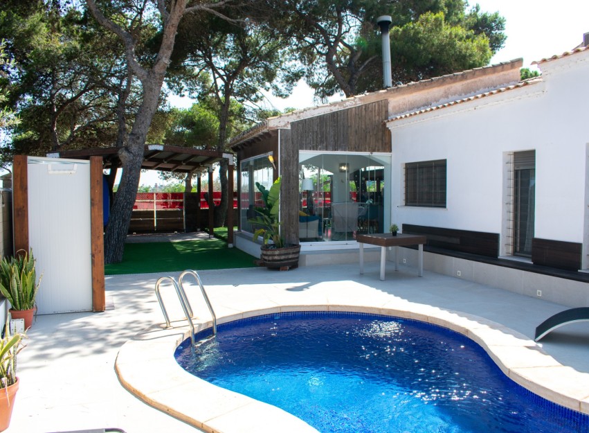 Resale - Villa - Orihuela Costa - Punta Prima